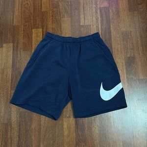 MEN Size(M) Nike Sportswear Club Shorts